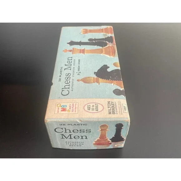 00480 - VTG Milton‎ Bradley 32 Plastic Chess Men Staunton Design 3 1/8 Inch King - Picture 7 of 8